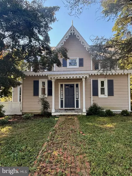 236 LEEDSTOWN RD, Colonial Beach, VA 22443