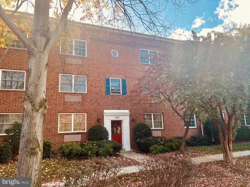 1622 W ABINGDON DR #302, Alexandria, VA 22314