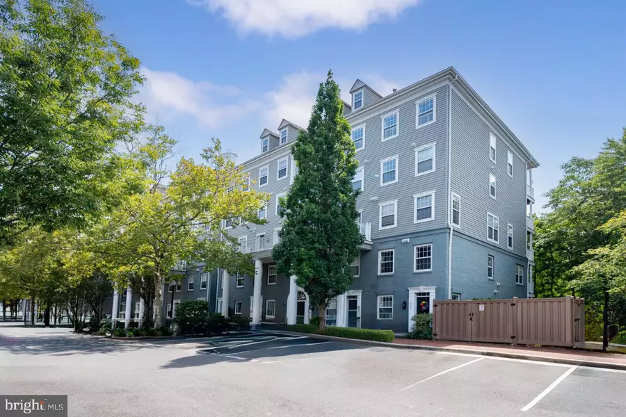 1424 ROUNDHOUSE LN #85, Alexandria, VA 22314