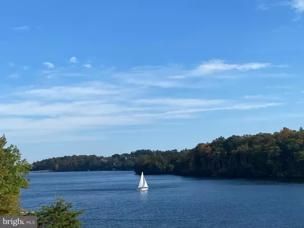 Cross Junction, VA 22625,1116 LAKEVIEW DR