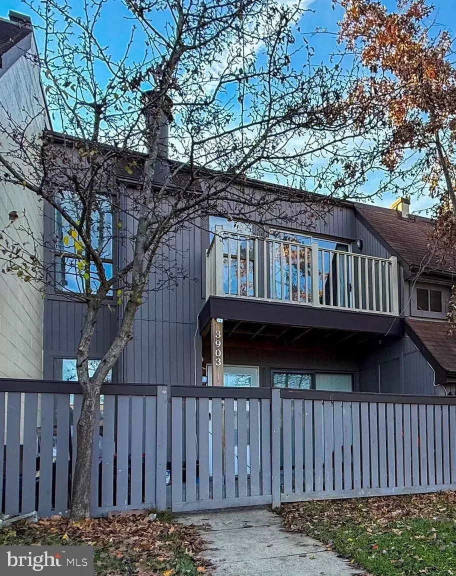 Alexandria, VA 22309,3903 WOODHUE PL #16