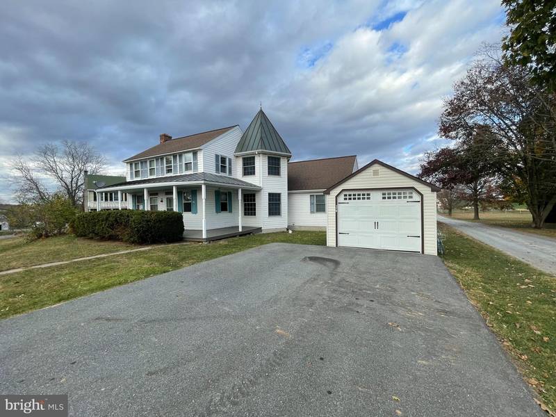 179 N COLEBROOK RD, Manheim, PA 17545