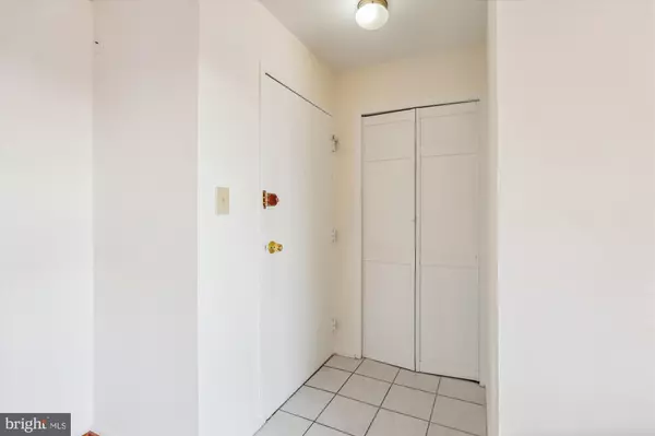 Alexandria, VA 22312,5831 QUANTRELL AVE #509