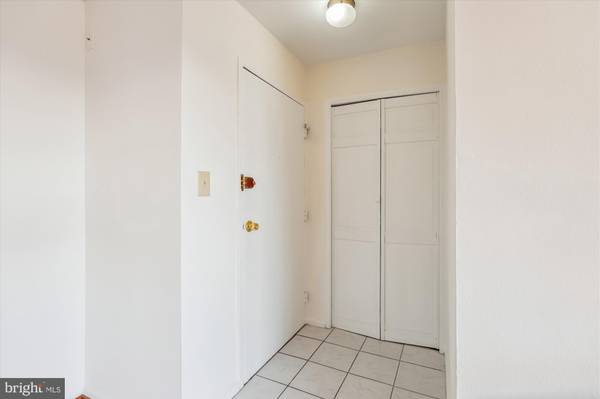 Alexandria, VA 22312,5831 QUANTRELL AVE #509