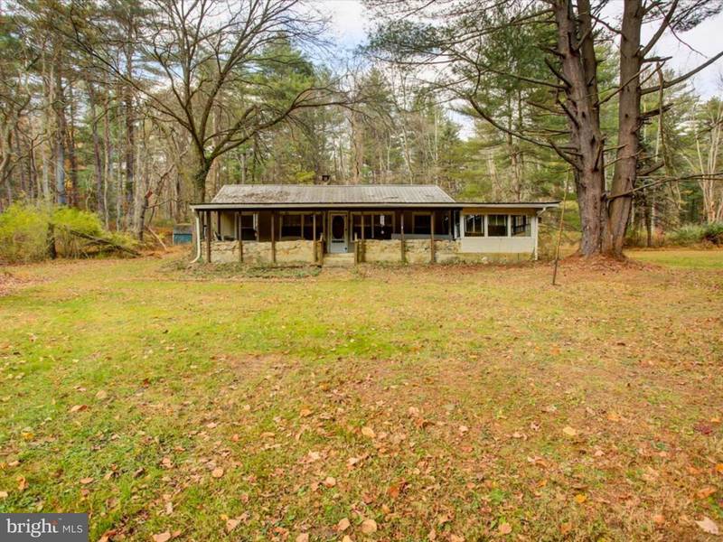 8 CAMP LION RD, Gardners, PA 17324