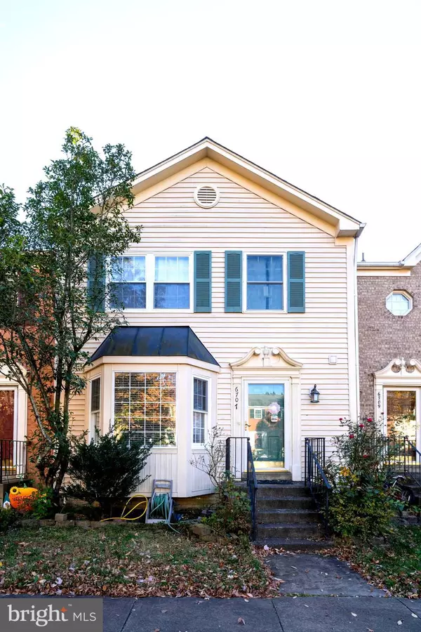 Centreville, VA 20121,6707 ROCKLEDGE PL