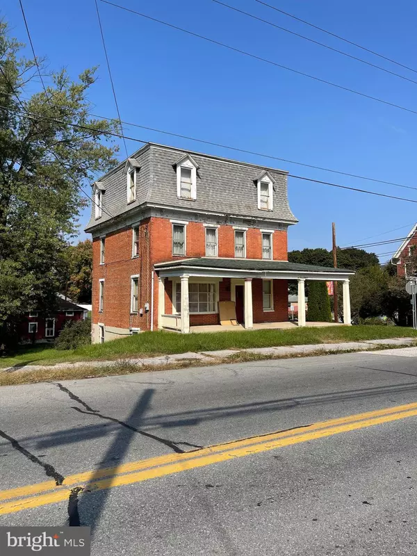 182 W MAIN ST, Windsor, PA 17366