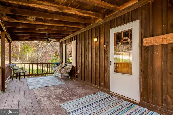 Mount Jackson, VA 22842,727 HICKORY LN