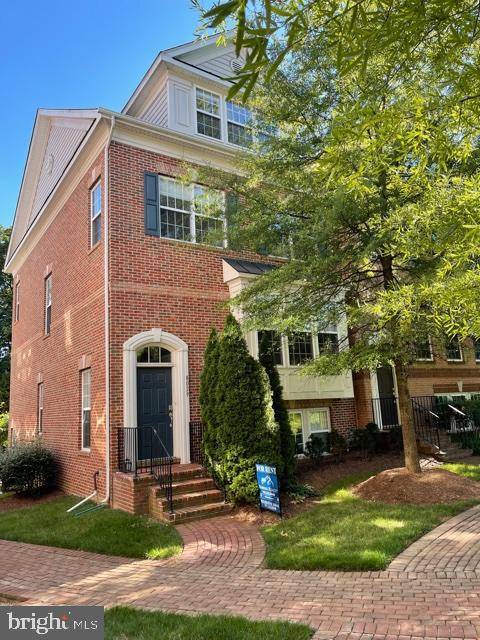 Vienna, VA 22182,8029 RESERVE WAY