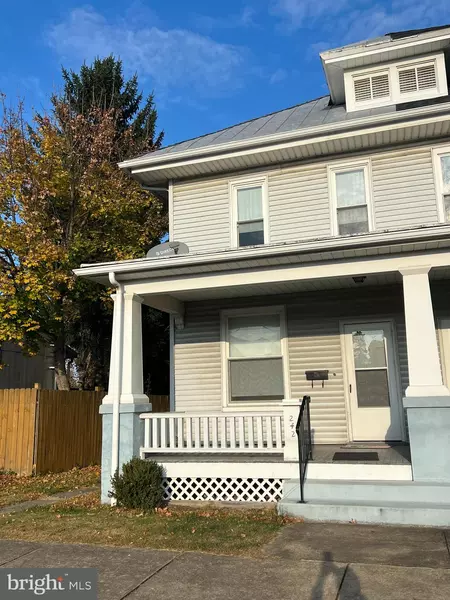 242 N LINCOLN ST, Palmyra, PA 17078