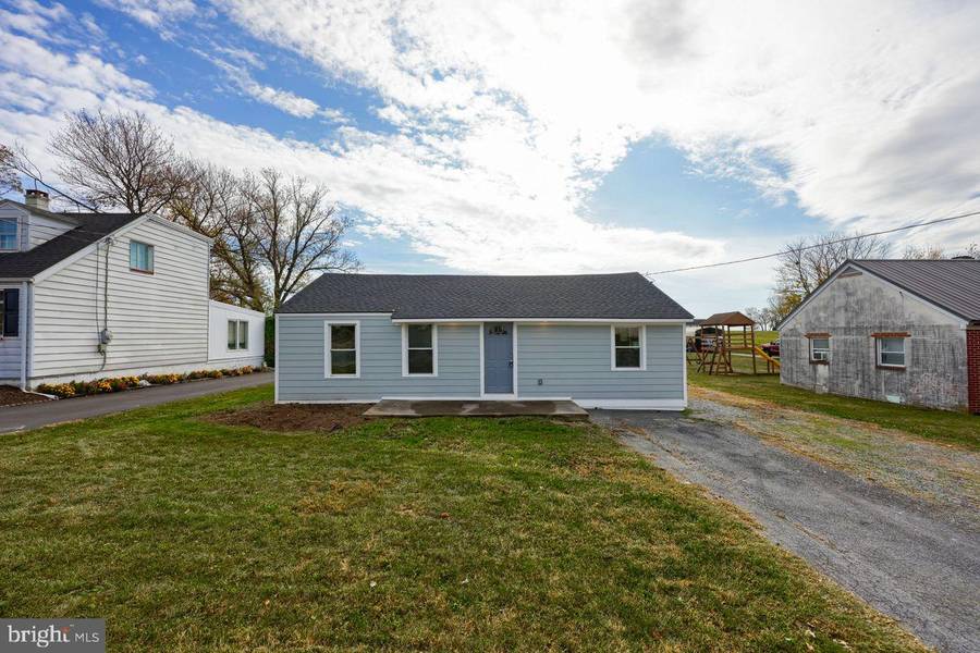 906 DONEGAL SPRINGS RD, Mount Joy, PA 17552