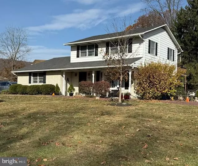 1114 SHADOW OAKS LN, Slatington, PA 18080