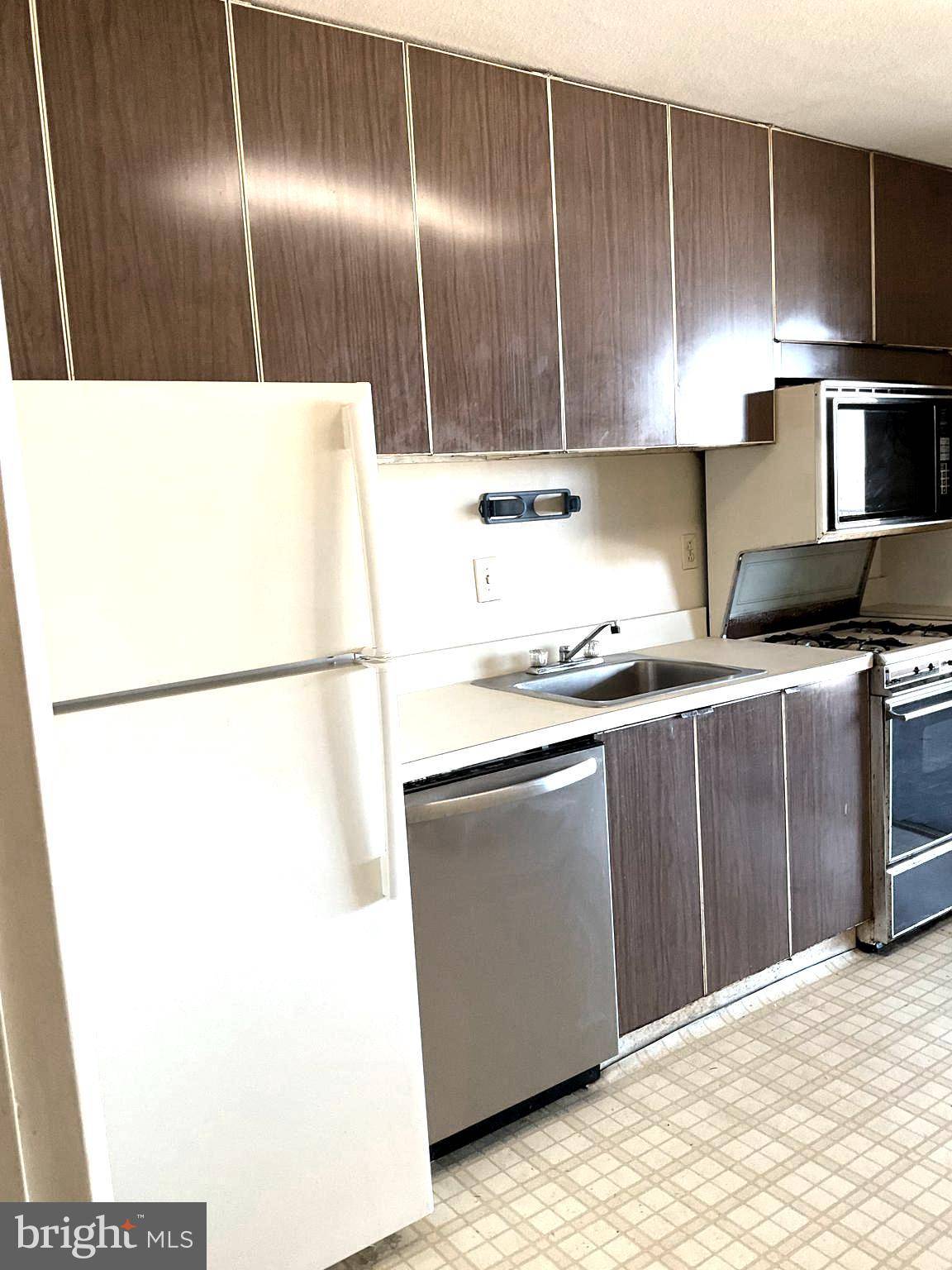 Philadelphia, PA 19131,3900 FORD RD #11R