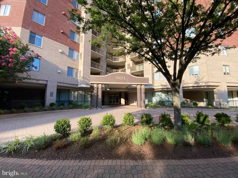 901 N MONROE ST #816, Arlington, VA 22201