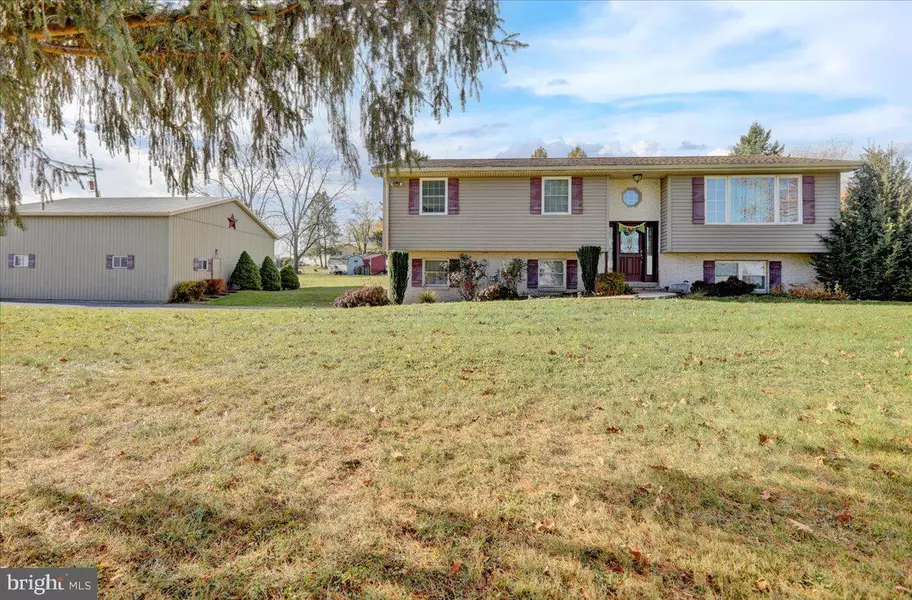 4 S JONATHAN DR, Myerstown, PA 17067