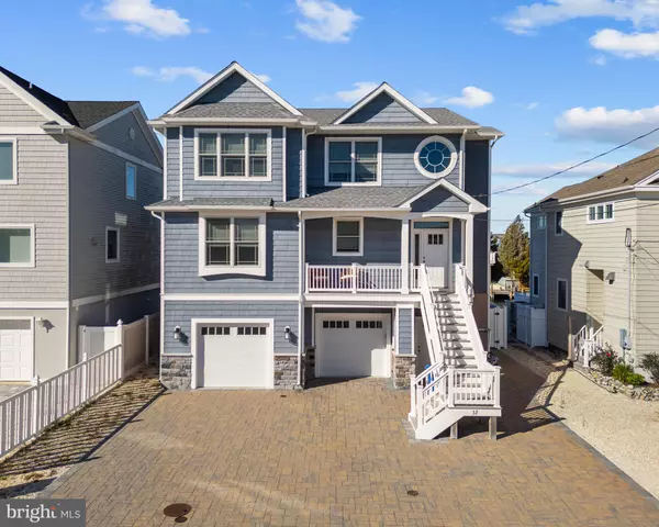 32 MARIN LN, Manahawkin, NJ 08050