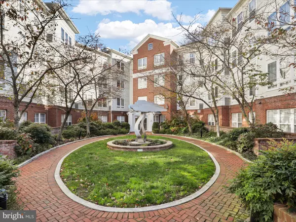 801 S GREENBRIER ST S #111, Arlington, VA 22204