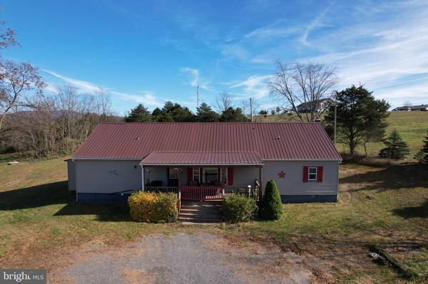 1726 HOGUELAND LN, Maysville, WV 26833