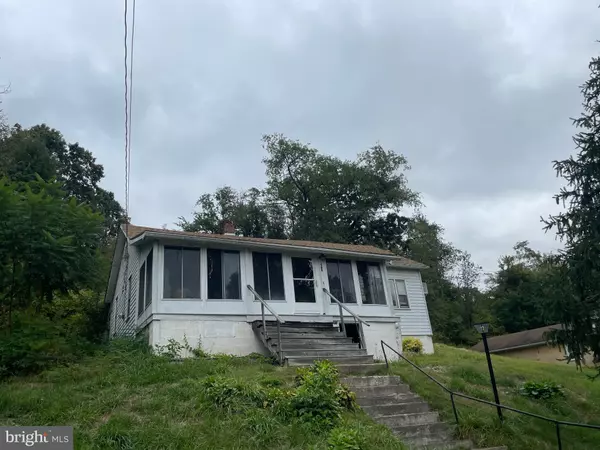 1909 OLD STATE RD, Dauphin, PA 17018