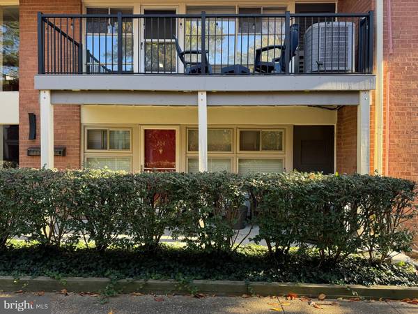 Kensington, MD 20895,3411 UNIVERSITY BLVD W #204