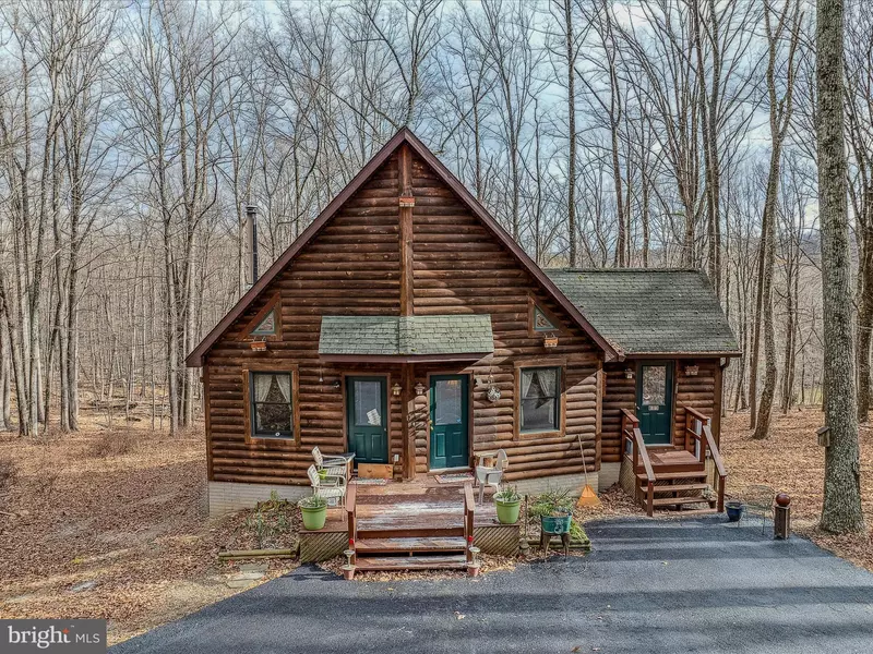 17 MOUNTAINSIDE LOOP, Berkeley Springs, WV 25411