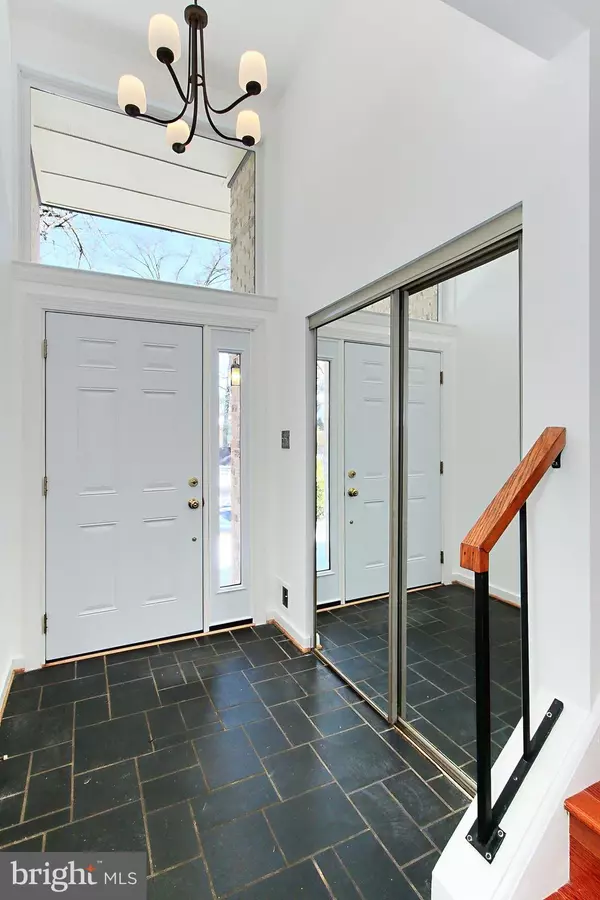 Alexandria, VA 22306,6900 DEER RUN DR