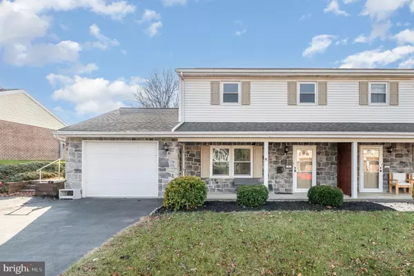 Ephrata, PA 17522,8 ORIOLE DR