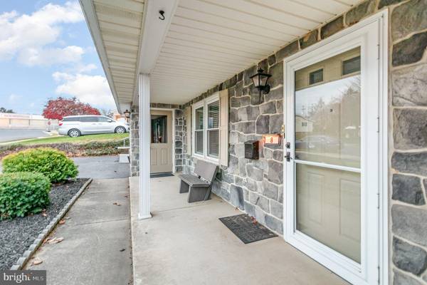 Ephrata, PA 17522,8 ORIOLE DR