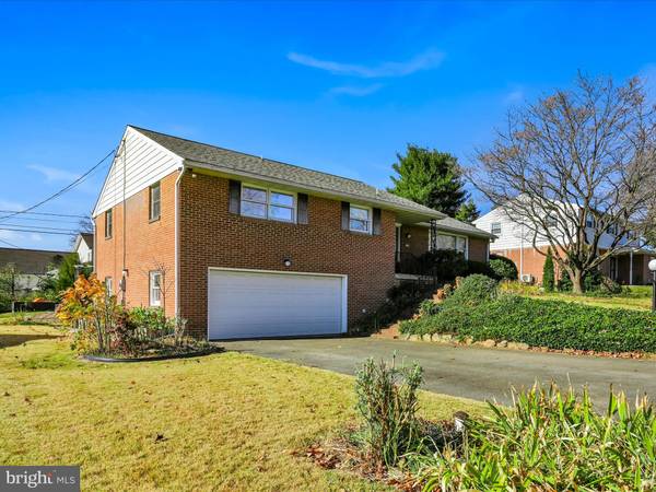 Lancaster, PA 17601,1807 LARCHMONT LN