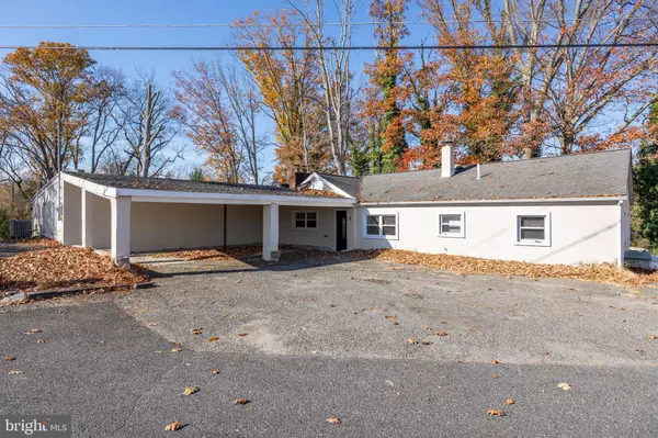 Medford, NJ 08055,8 LAKESIDE DR