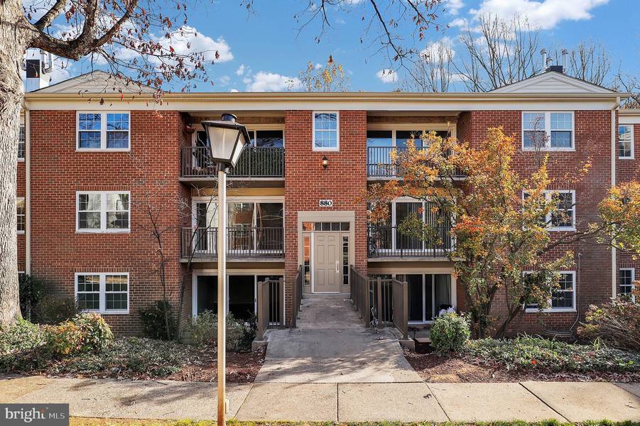 880 COLLEGE PKWY #302, Rockville, MD 20850