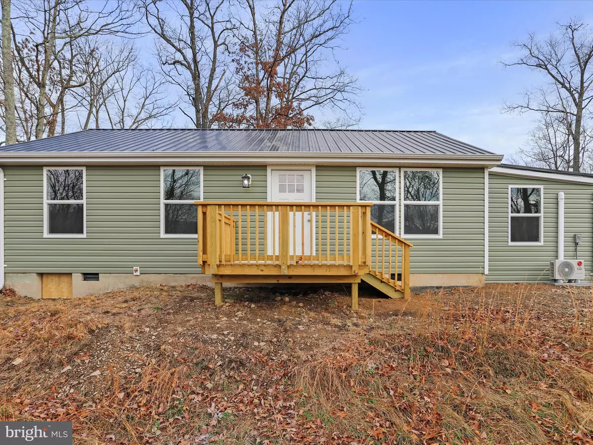 Berkeley Springs, WV 25411,902 WISTERIA LN