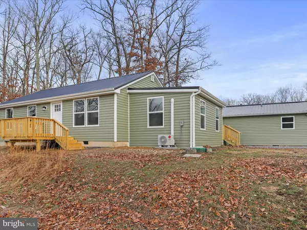 Berkeley Springs, WV 25411,902 WISTERIA LN