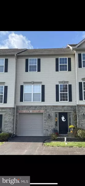 2760 HUNTERS CREST DR #5, York, PA 17402