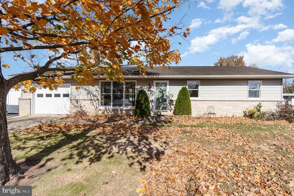 824 HERMAN DR, Mechanicsburg, PA 17055