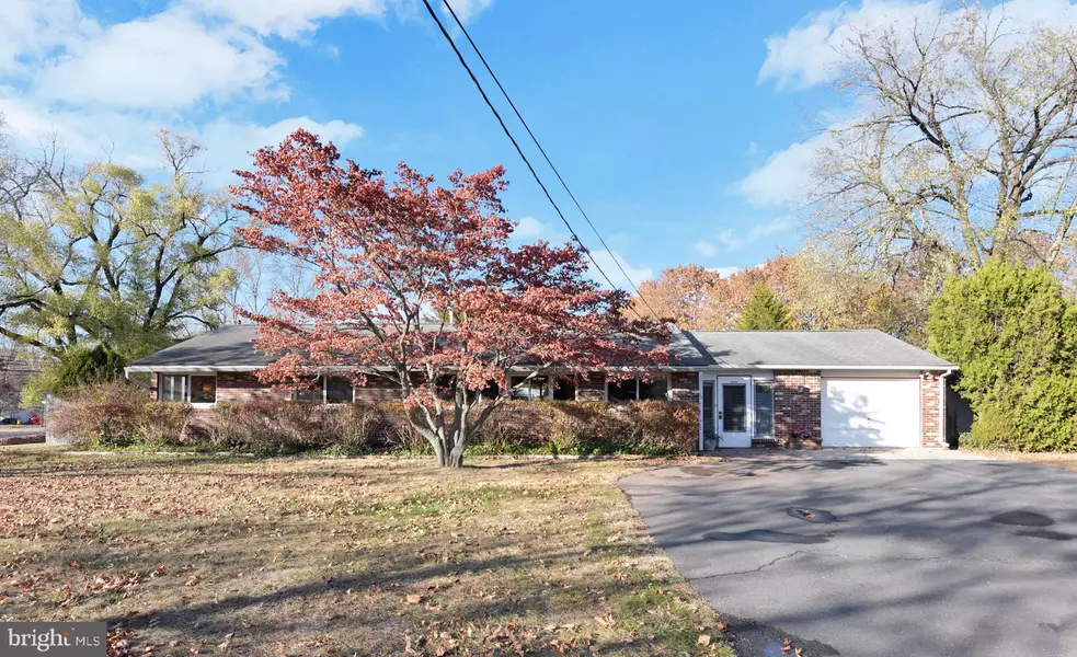 25 DILLON RD, Kendall Park, NJ 08824