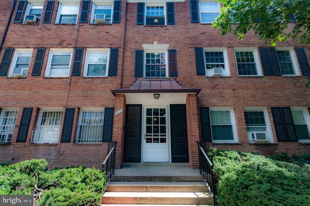 Arlington, VA 22204,903 S FREDERICK ST #6