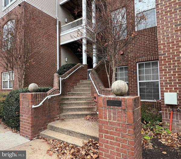 Fairfax, VA 22033,4200 MOZART BRIGADE LN #J