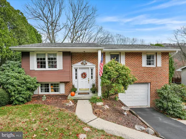 206 FOREST RD, Pottsville, PA 17901