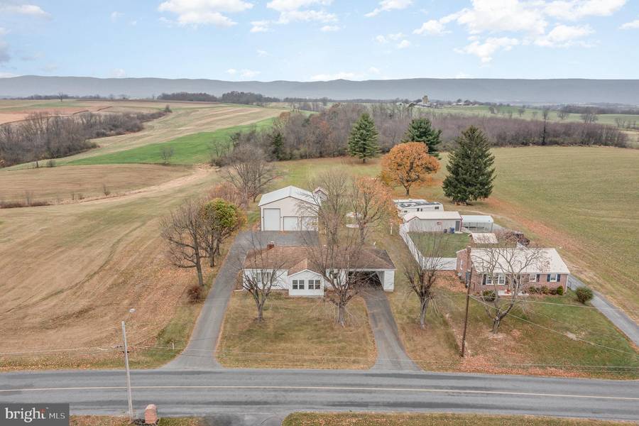 395 TWIN BRIDGE ROAD, Chambersburg, PA 17202