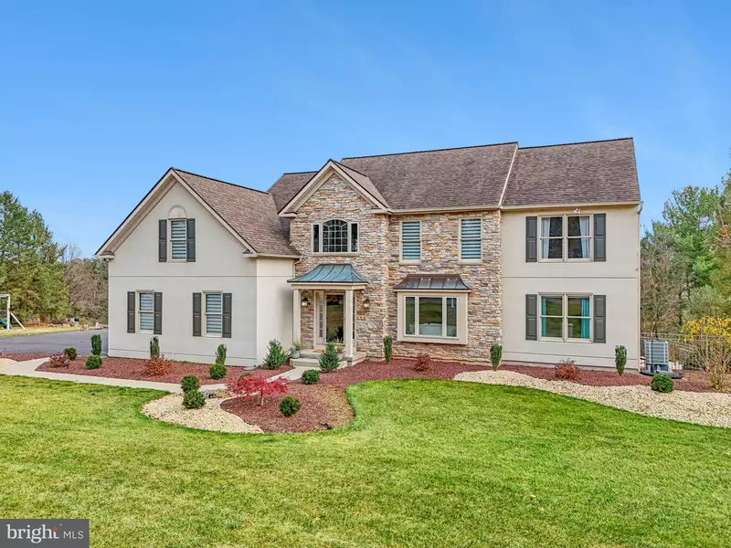 8711 SUMMIT CIR, Fogelsville, PA 18051