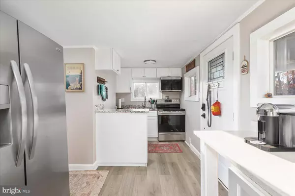 Mount Jackson, VA 22842,885 S MAPLE RD