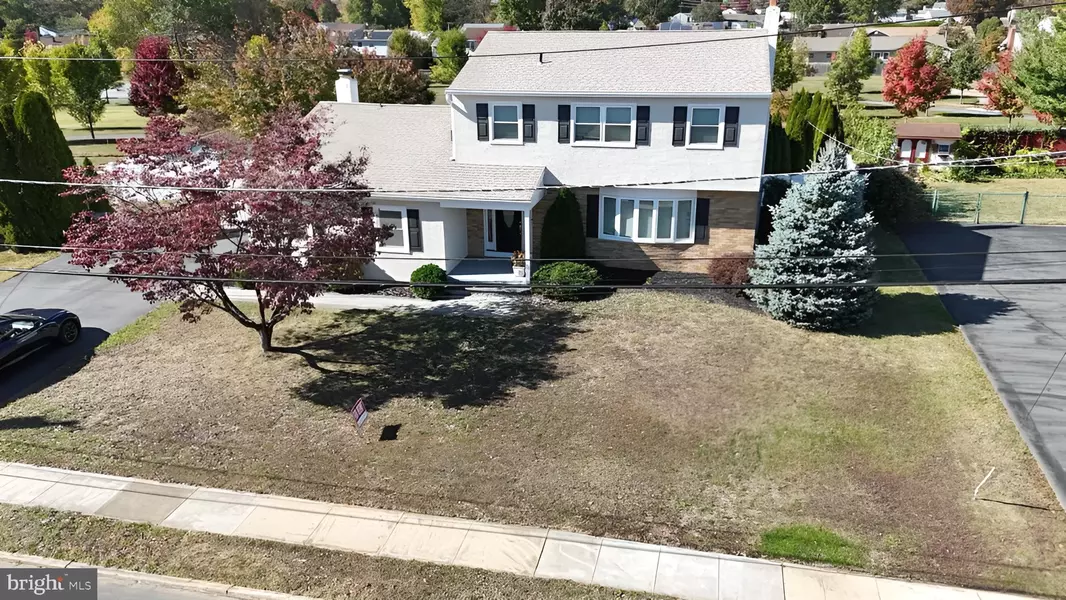 8 DELAWARE DR, Bordentown, NJ 08505