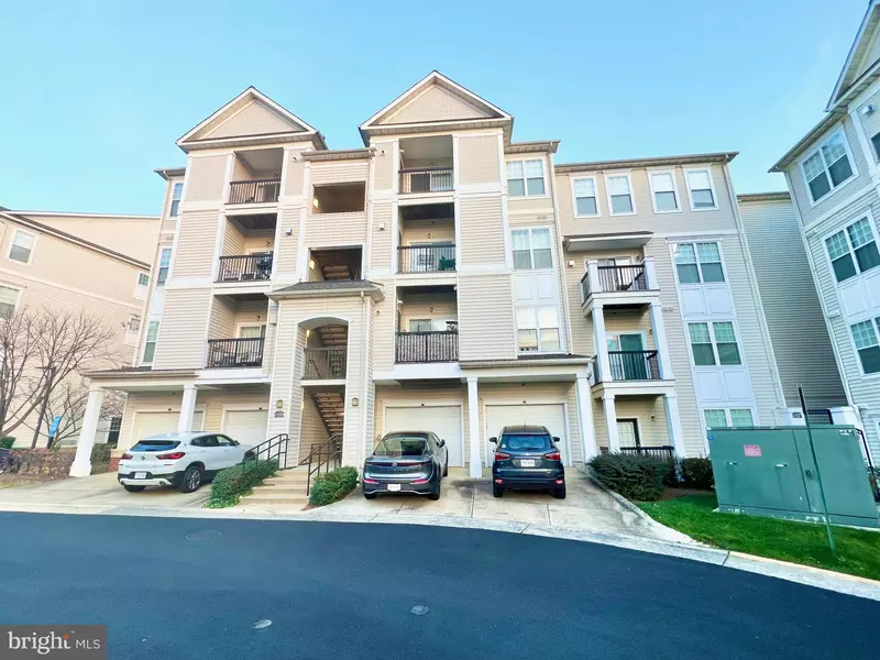 11325 ARISTOTLE DR #5-302, Fairfax, VA 22030