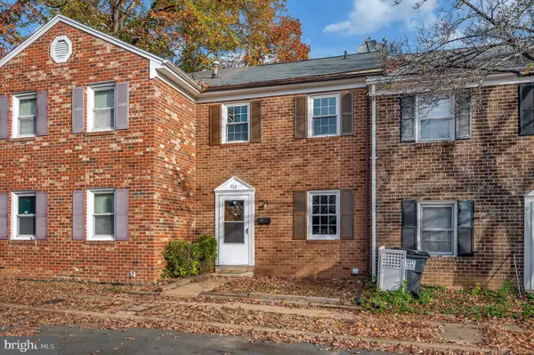 Fredericksburg, VA 22408,712 OLDE GREENWICH CIR