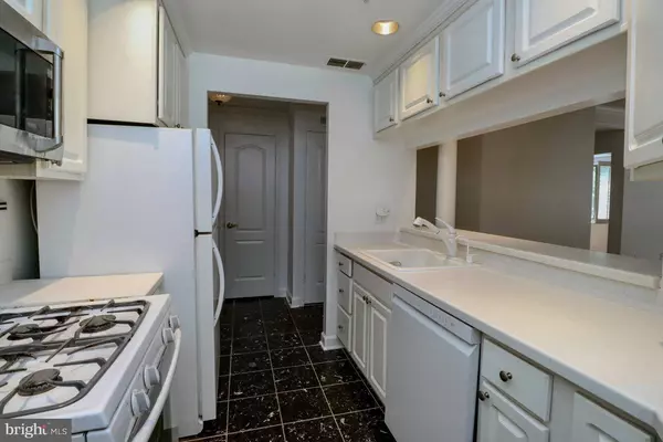 Arlington, VA 22201,901 N MONROE ST #209
