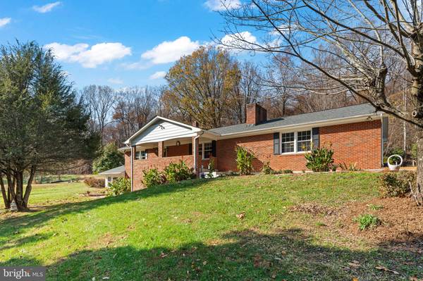 152 ROLLING RD, Sperryville, VA 22740