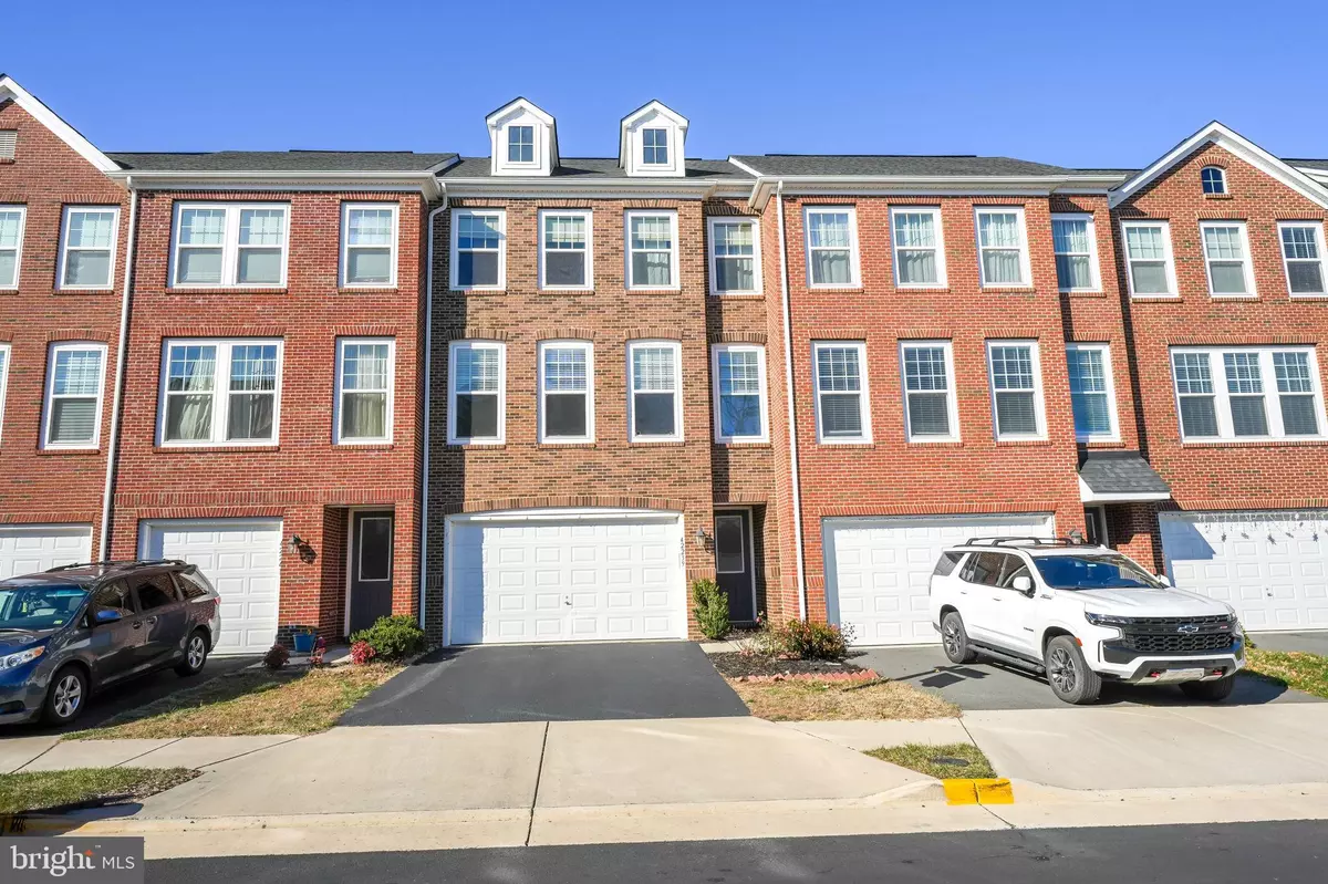 Chantilly, VA 20152,42239 LANCASTER WOODS SQ