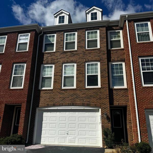 42239 LANCASTER WOODS SQ, Chantilly, VA 20152