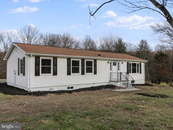 297 BIRCH GROVE LN, Berkeley Springs, WV 25411